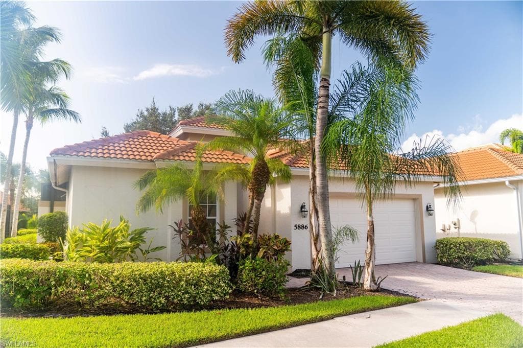 5886 Paradise CIR NAPLES, FL 34110