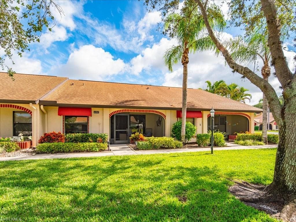 10742 Regent CIR 805 NAPLES, FL 34109