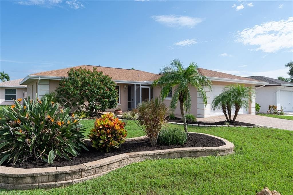 9744 Foxglove CIR FORT MYERS, FL 33919