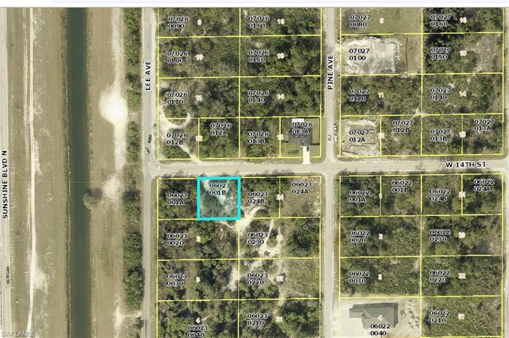 2105 14th ST LEHIGH ACRES, FL 33972