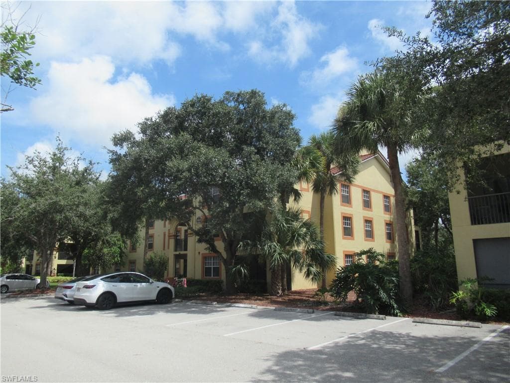 7925 Preserve CIR 321 NAPLES, FL 34119