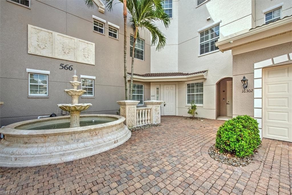 566 Avellino Isles CIR 102 NAPLES, FL 34119