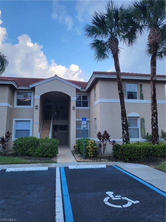 2440 Millcreek LN 204 NAPLES, FL 34119