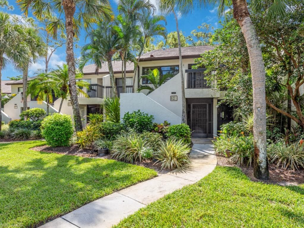 1808 Kings Lake BLVD 203 NAPLES, FL 34112
