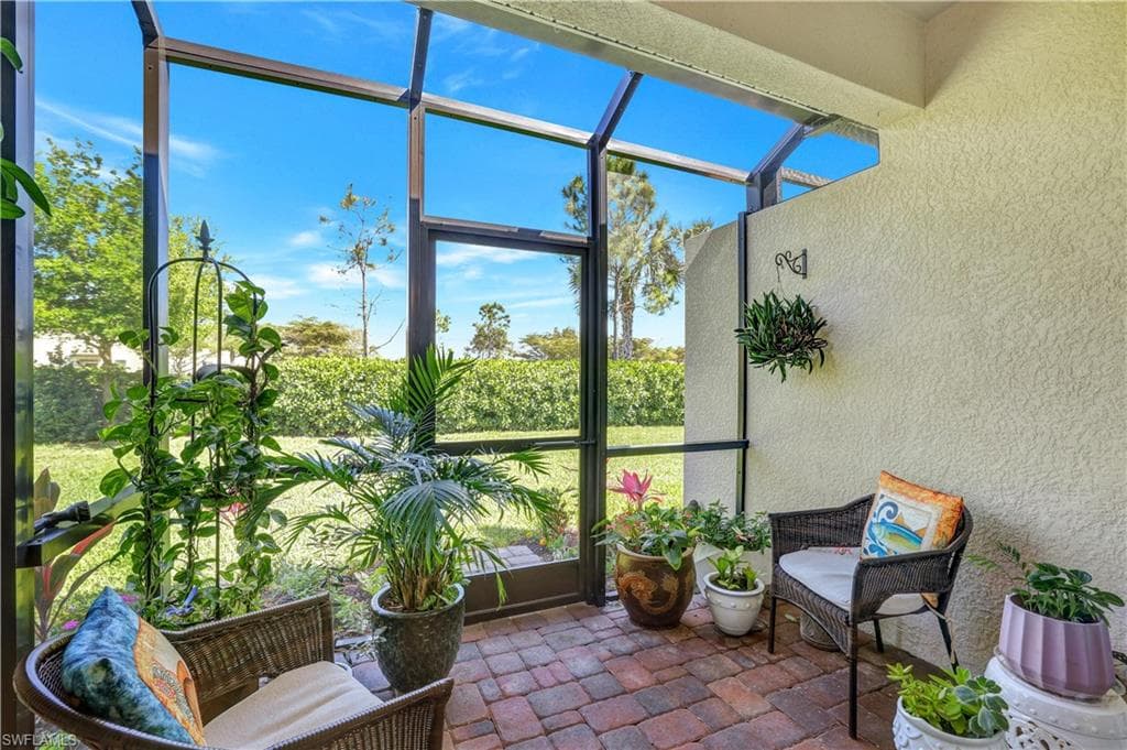 2072 Wellington ST NAPLES, FL 34120