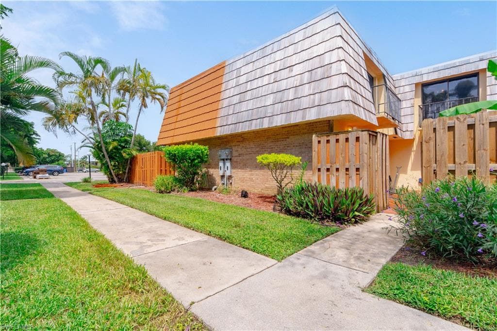 1710 Park Meadows DR 3 FORT MYERS, FL 33907