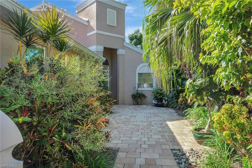 1351 Old Oak LN NAPLES, FL 34110