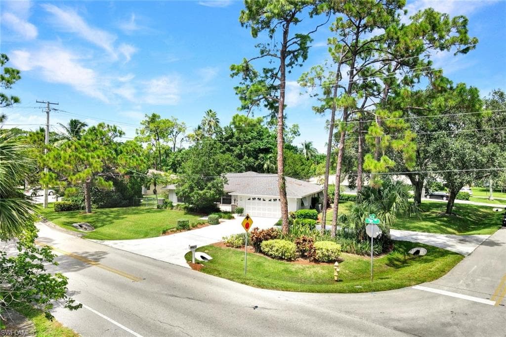 521 Piper BLVD NAPLES, FL 34110