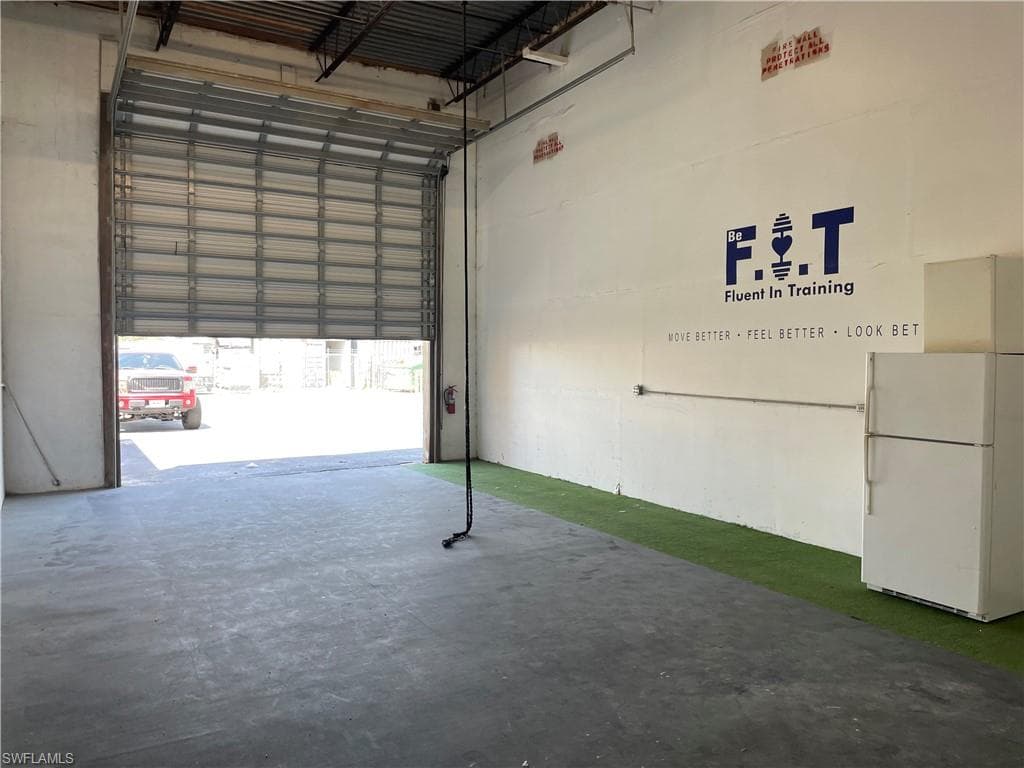 944 Country Club BLVD CAPE CORAL, FL 33990
