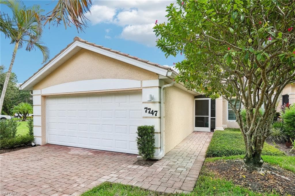 7747 Berkshire Pines DR NAPLES, FL 34104