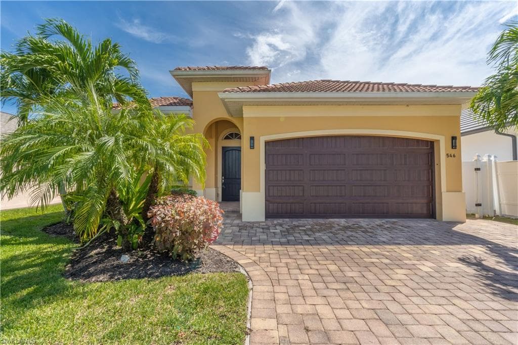 546 94th AVE N NAPLES, FL 34108