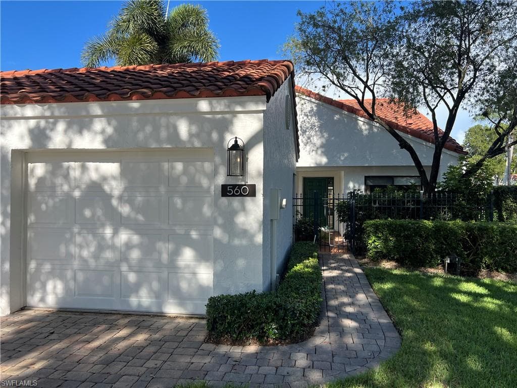 560 Beachwalk CIR NAPLES, FL 34108