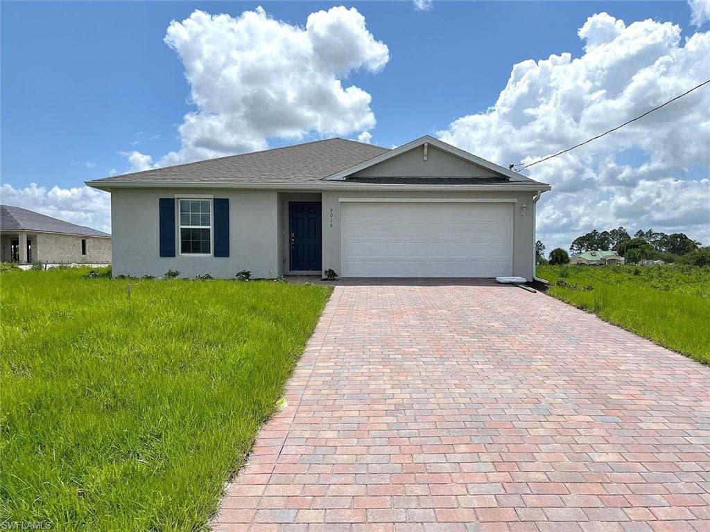 9018 Castle CIR LABELLE, FL 33935