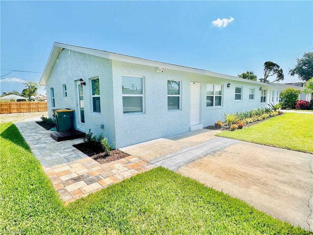 819 92nd AVE N NAPLES, FL 34108