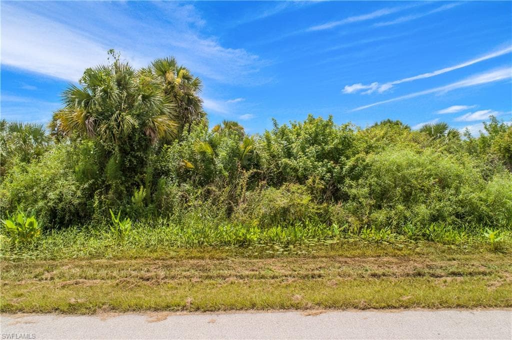 688 39th AVE NW NAPLES, FL 34120