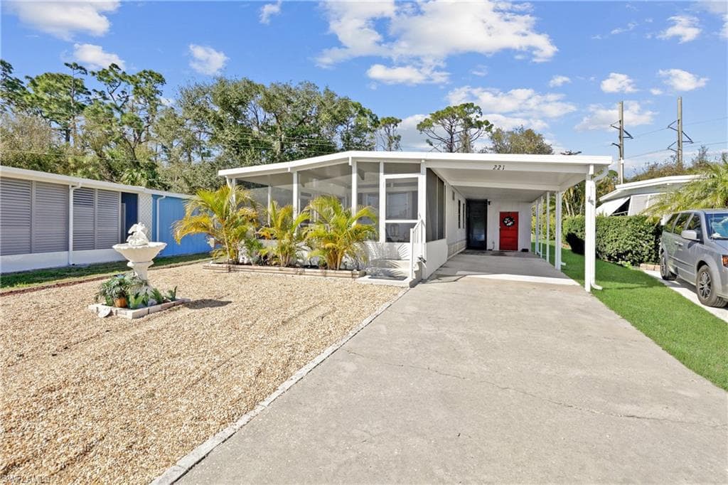 221 Shrub LN N NORTH FORT MYERS, FL 33917