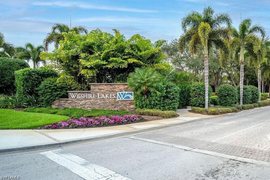 3765 Fieldstone BLVD 1302 NAPLES, FL 34109