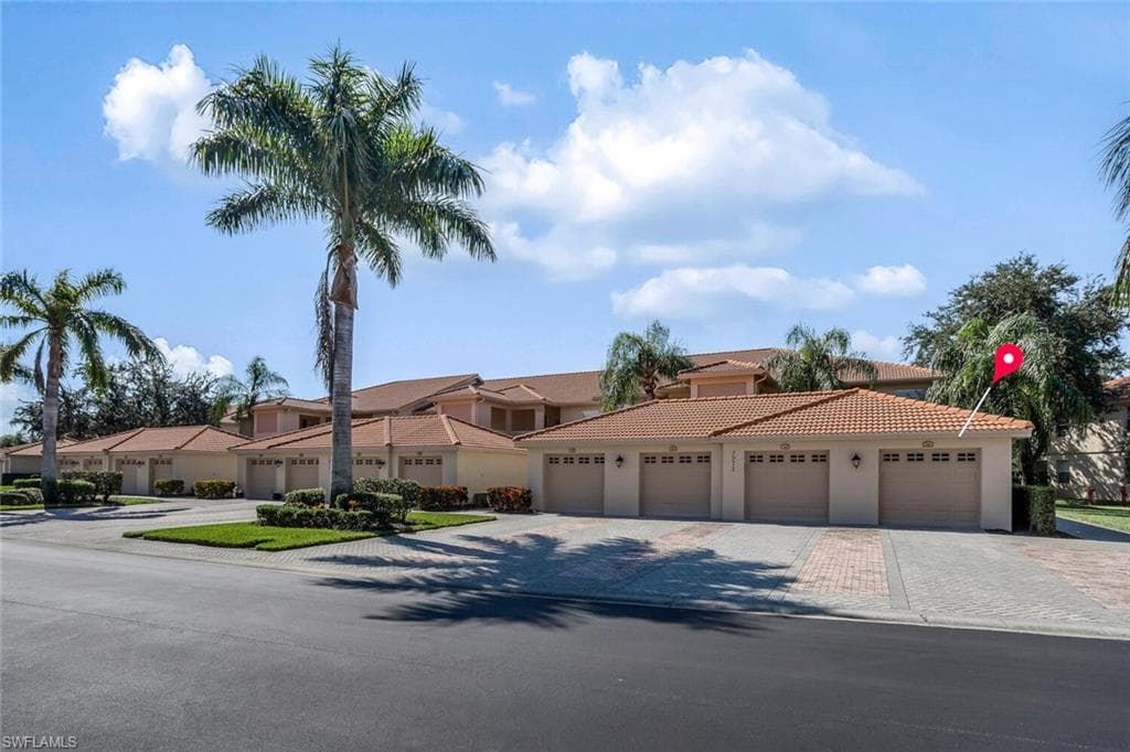 3972 Bishopwood CT E 206 NAPLES, FL 34114