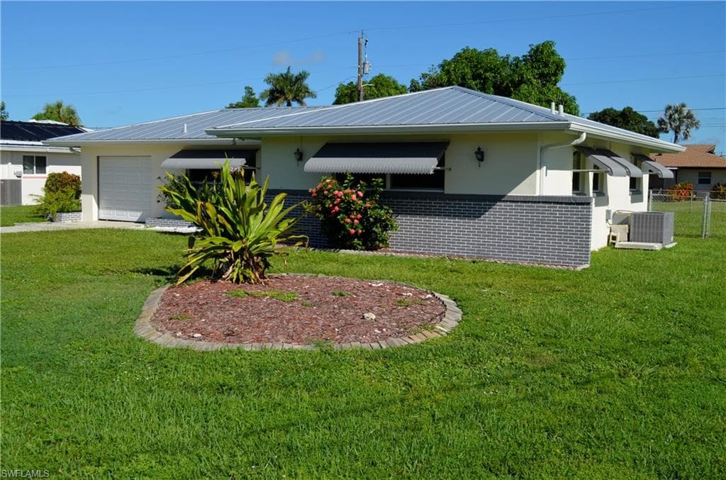 451 Monterey AVE CAPE CORAL, FL 33904