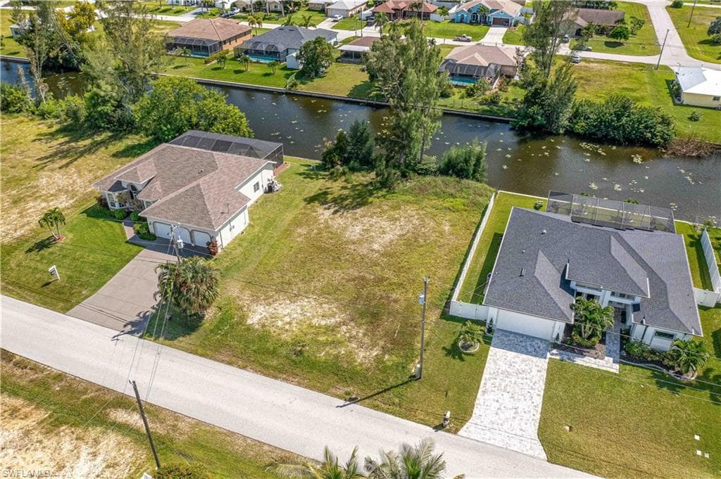 152 SW 28th ST CAPE CORAL, FL 33914