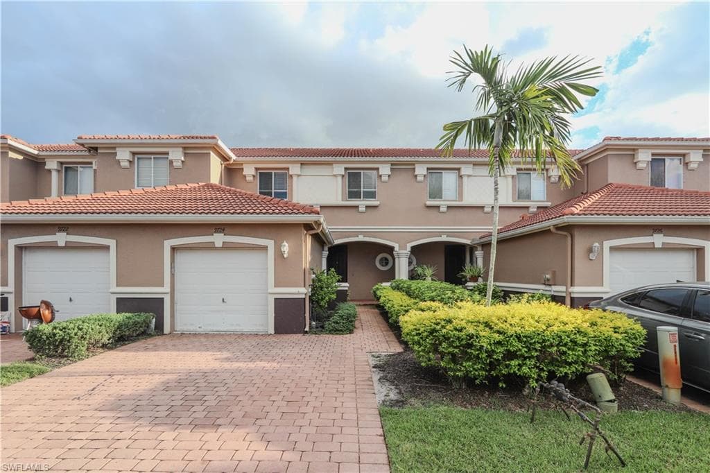 9724 Roundstone CIR FORT MYERS, FL 33967