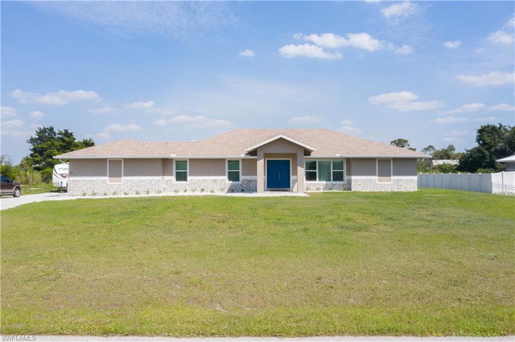 1525 Linwood AVE ALVA, FL 33920