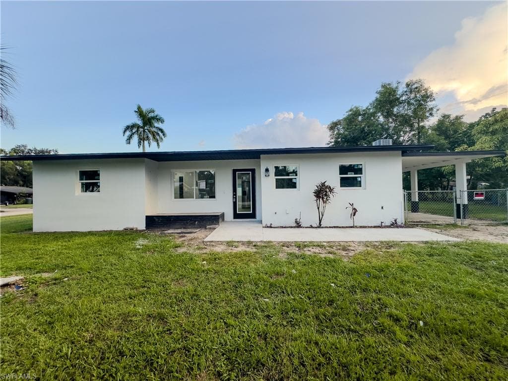2416 Moreno AVE FORT MYERS, FL 33901