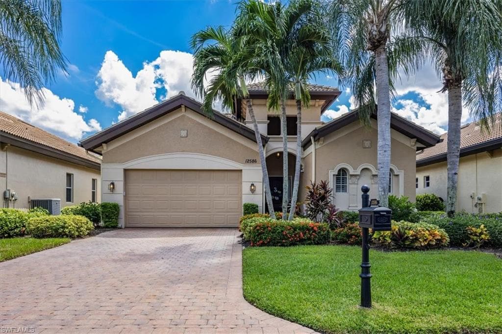 12586 Grandezza CIR ESTERO, FL 33928