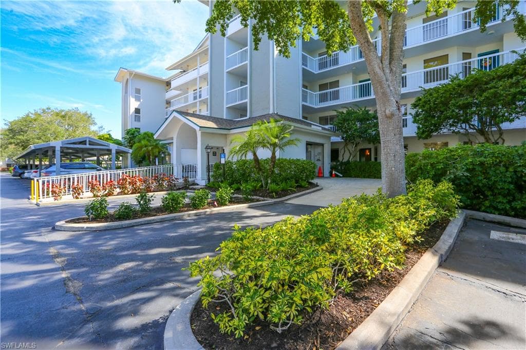 360 Horse Creek DR 108 NAPLES, FL 34110