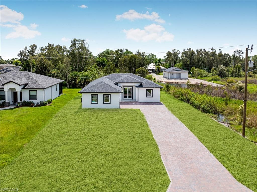 3215 40th ST SW LEHIGH ACRES, FL 33976