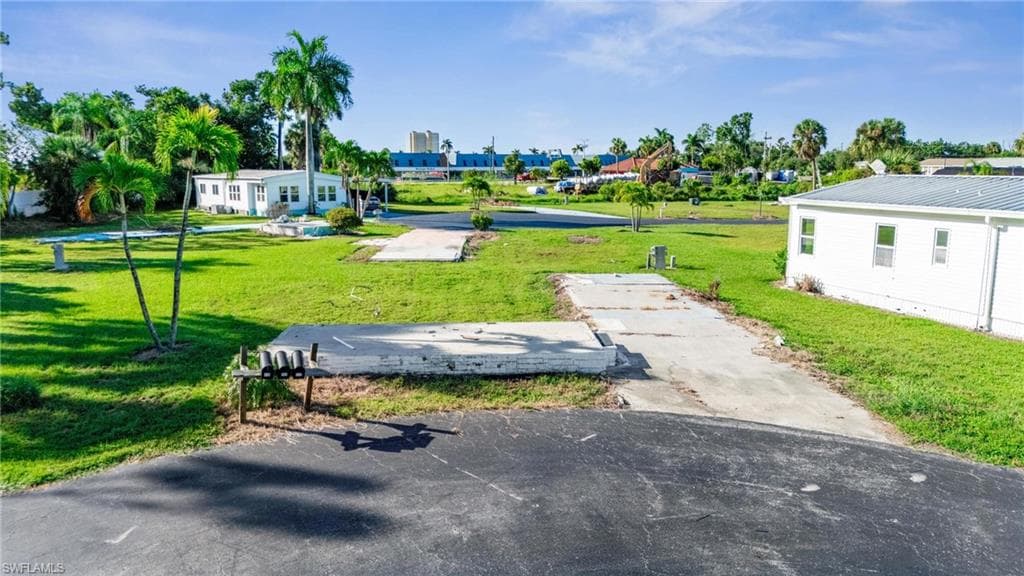 112 Maple LN FORT MYERS, FL 33908