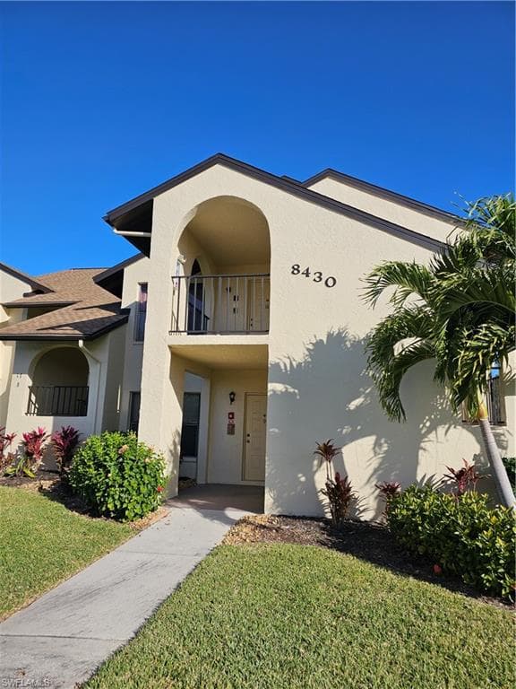 8430 Charter Club CIR 18 FORT MYERS, FL 33919