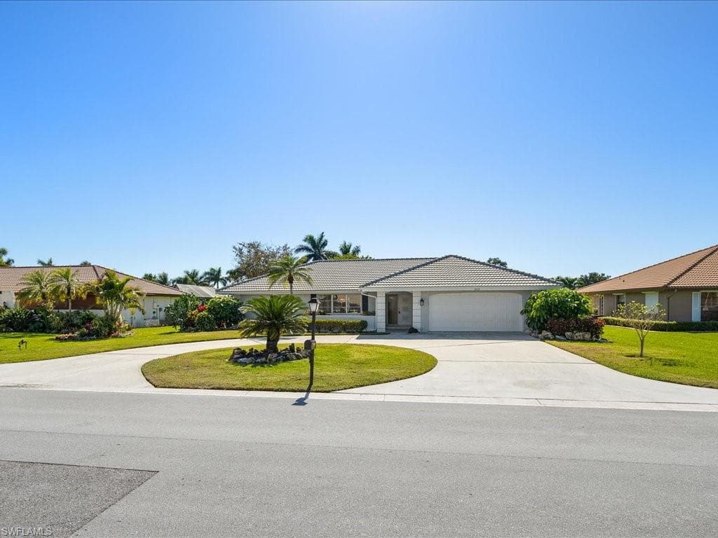 262 Torrey Pines PT NAPLES, FL 34113