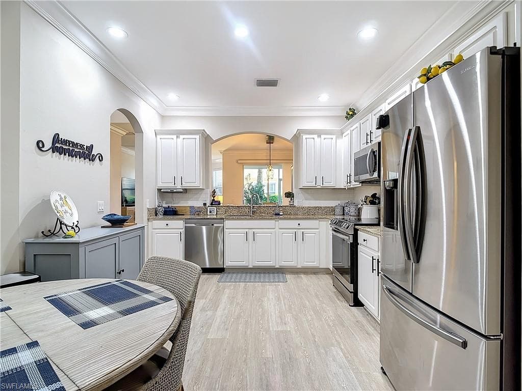 9723 Heatherstone Lake CT 5 ESTERO, FL 33928