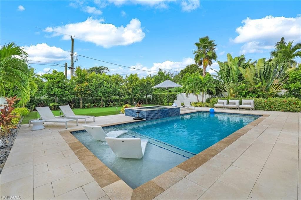 720 102nd AVE N NAPLES, FL 34108