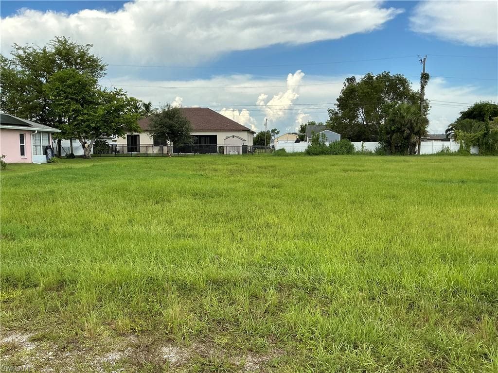 609 11th PL CAPE CORAL, FL 33991