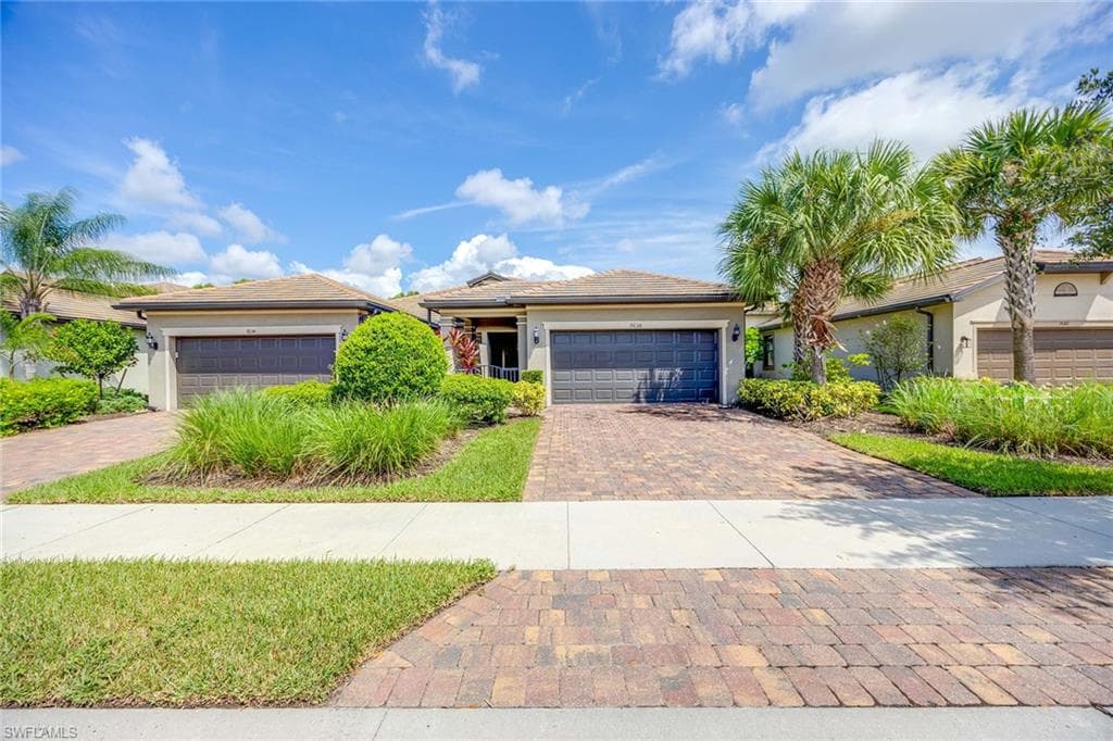 7638 Jacaranda LN NAPLES, FL 34114