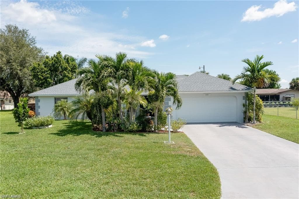 209 Daleview AVE LEHIGH ACRES, FL 33936