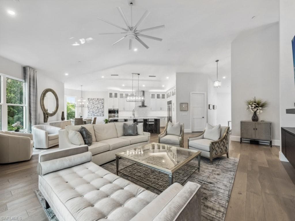 195 Colonade CIR NAPLES, FL 34103