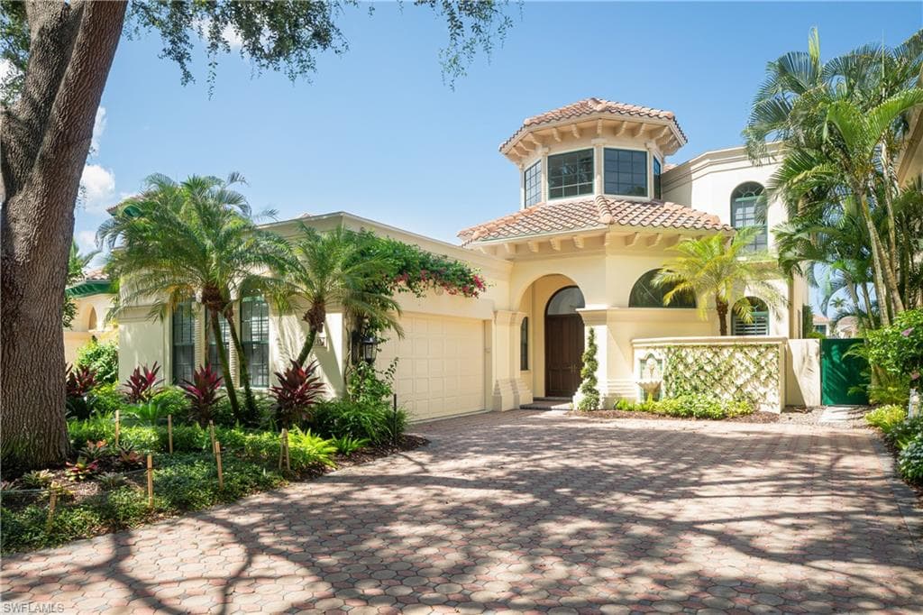 7935 Vizcaya WAY NAPLES, FL 34108
