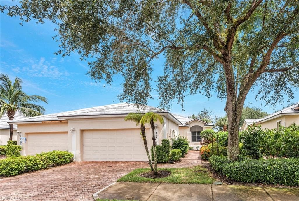 1709 Tarpon Bay DR S NAPLES, FL 34119