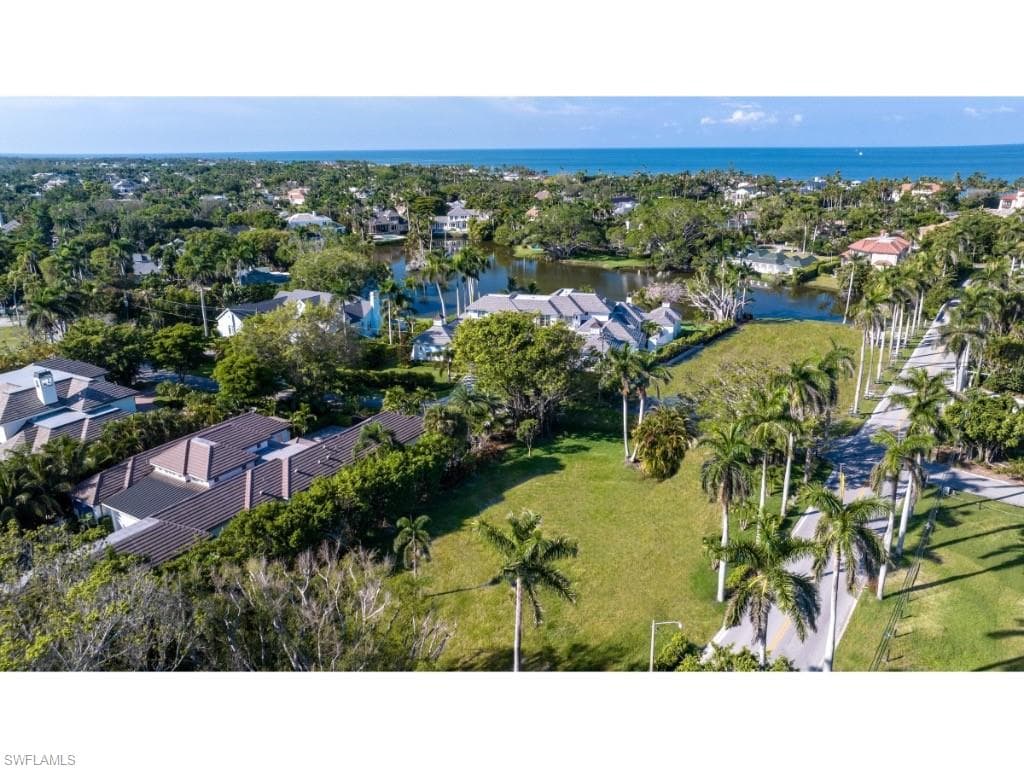 2433 Lantern LN NAPLES, FL 34102