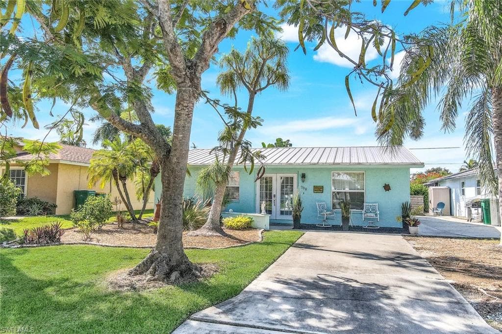 708 100th AVE N NAPLES, FL 34108