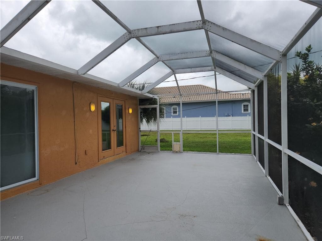 567 97th AVE N NAPLES, FL 34108