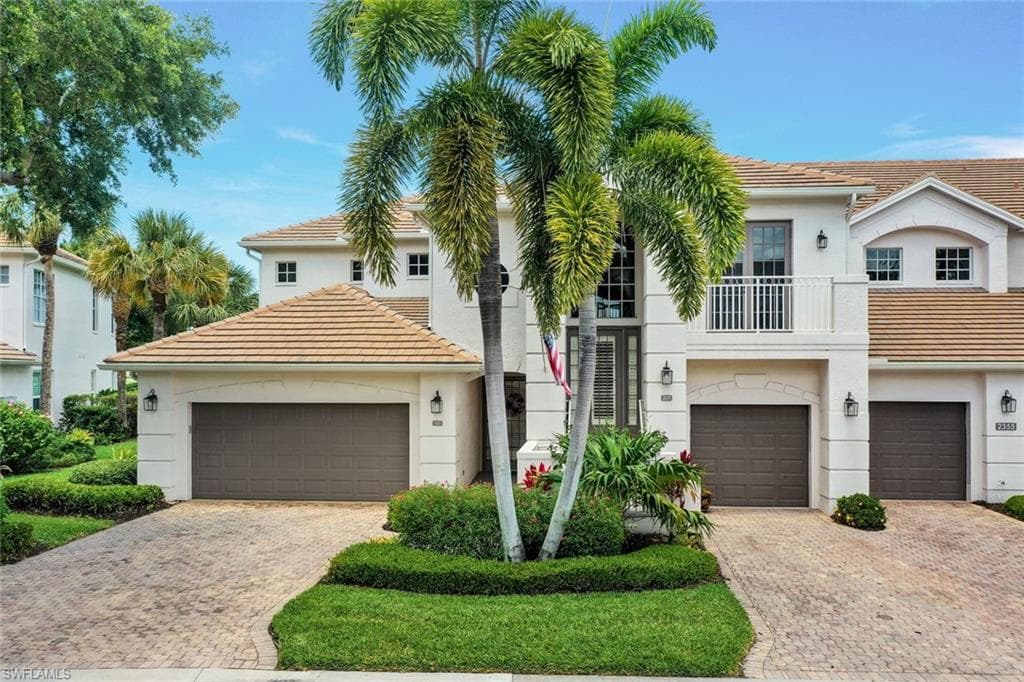 2355 Mont Claire DR F-101 NAPLES, FL 34109