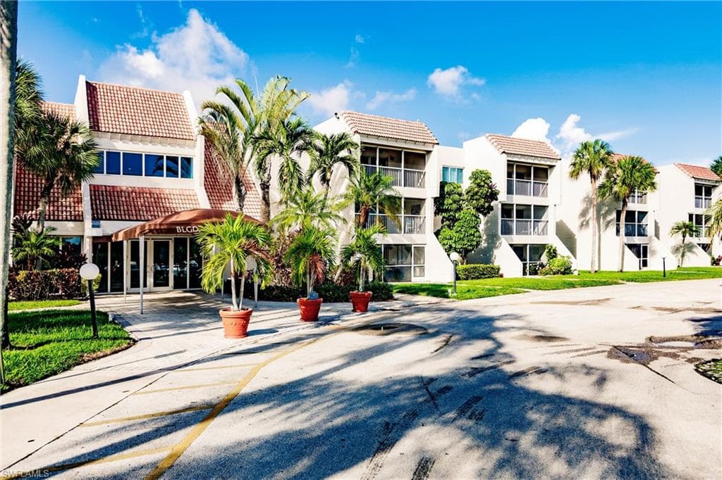 120 Lakeview DR 101 WESTON, FL 33326