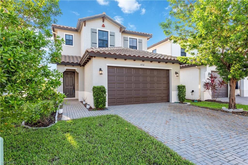 8732 Madrid CIR NAPLES, FL 34104