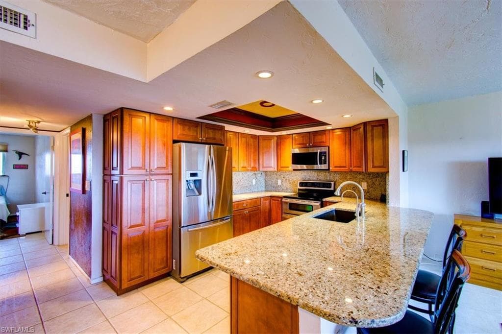 4906 Victoria DR 413 CAPE CORAL, FL 33904