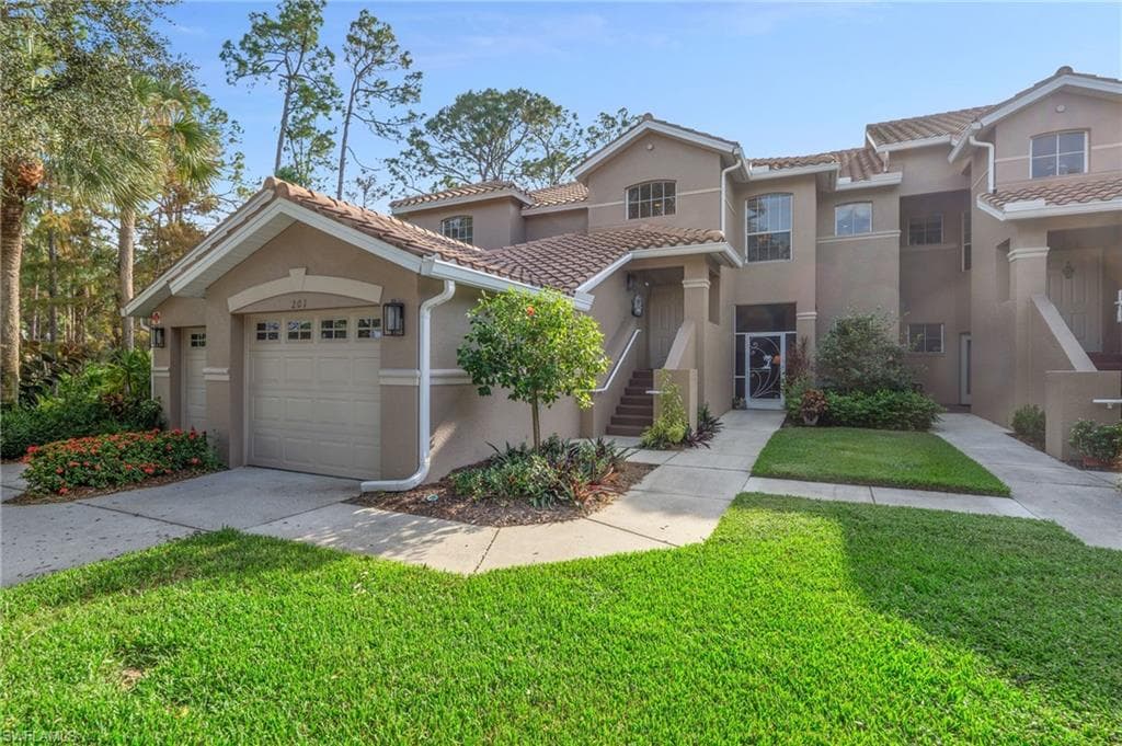 8225 Danbury BLVD 1-201 NAPLES, FL 34120