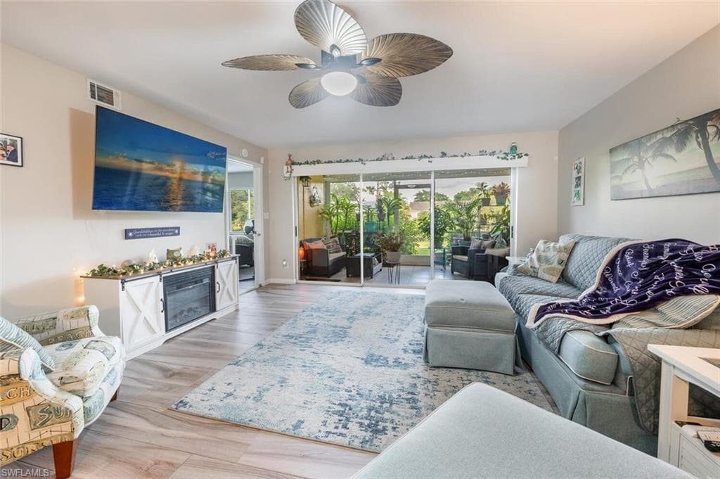 200 Furse Lakes CIR B-1 NAPLES, FL 34104